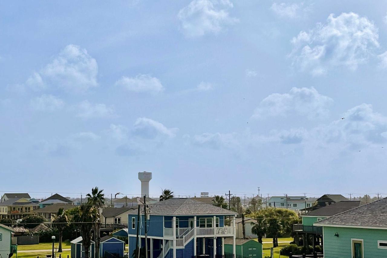 Chic Crystal Beach Escape With Deck - Walk To Beach! Bolivar Peninsula エクステリア 写真
